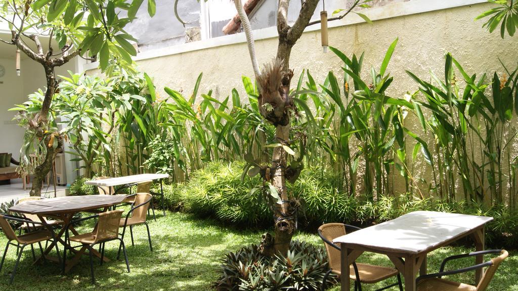 Hotel Sugiras Living Denpasar Exterior foto