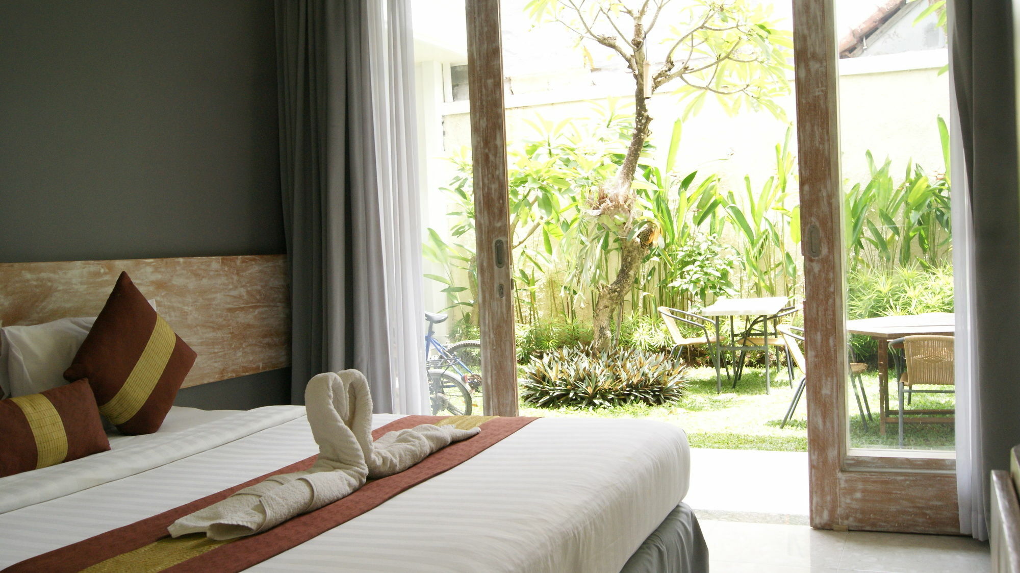 Hotel Sugiras Living Denpasar Exterior foto